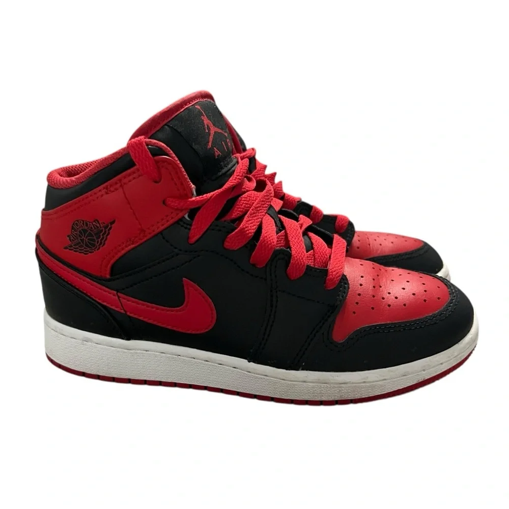 Nike Air Jordan 1 Mid GS 4Y Youth Black / Fire Red Sneakers